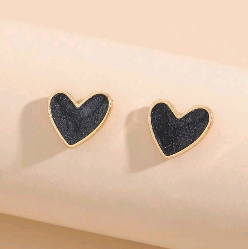 🖤 Black Heart Earrings.